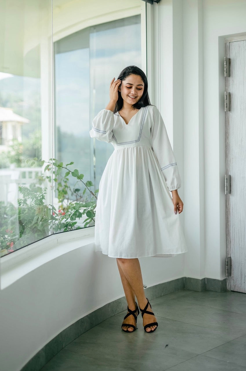 Embroidered white short dress