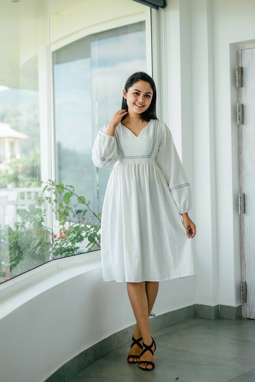 Embroidered white short dress