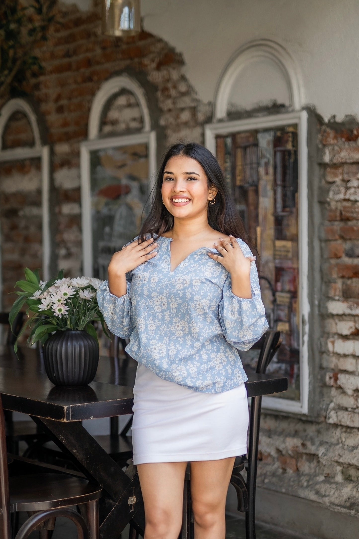 Floral balloon sleeved top